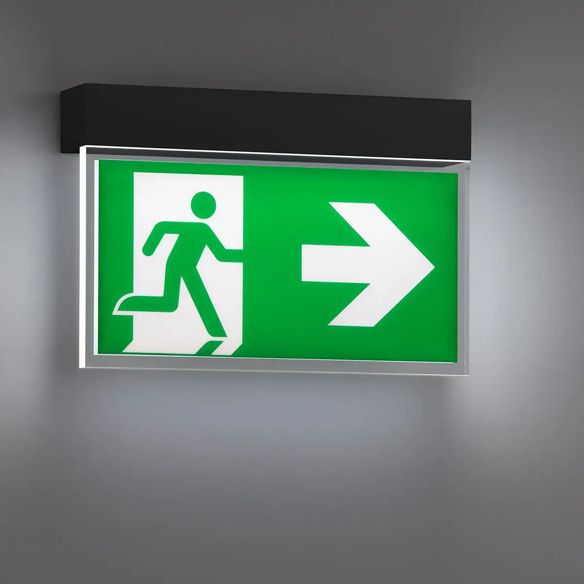 Produktaufnahmen von Rettungszeichenleuchten in Anwendung